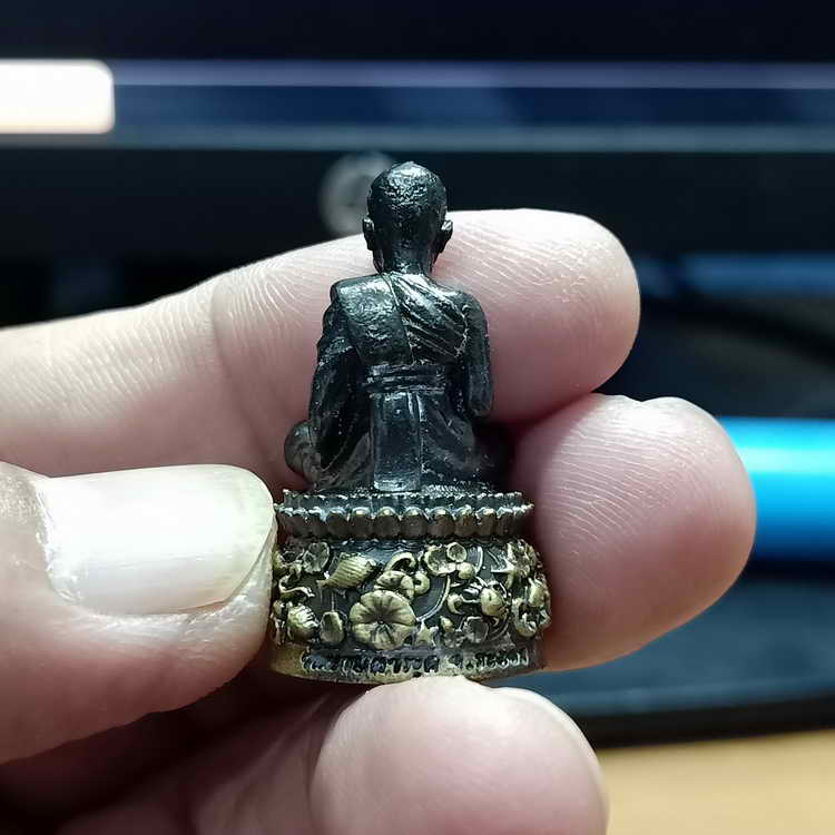 รูปหล่อฐานปูปลา รุ่นบารมี 88 หลวงพ่อรวย วัดมาบตาพุด จ.ระยอง องค์รมดำฐานซาติน ฝังตะกรุด 1 ดอก รก.9#54