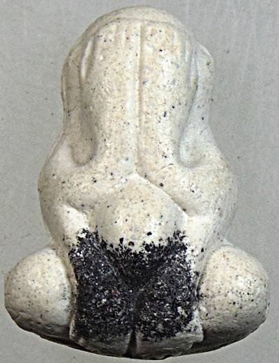 ๒๐ พระปิดตาวัดห้วยจรเข้ โรยผงตะไบ