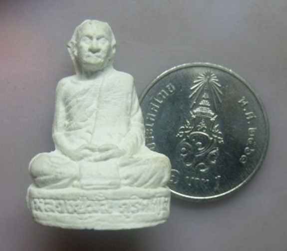 **เบาๆ**พระผงรูปเหมือนหลวงปู่มั่น ภูริทัตโต วัดป่าสุทธาวาส จ.สกลนคร**สวยๆ 