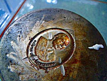 เหรียญหลวงตาแหวน ทยาลุโก รุ่นแรก เนื้อทองฝาบาตร ปี54  มีจาร หายาก สวยแชมป์ - 3