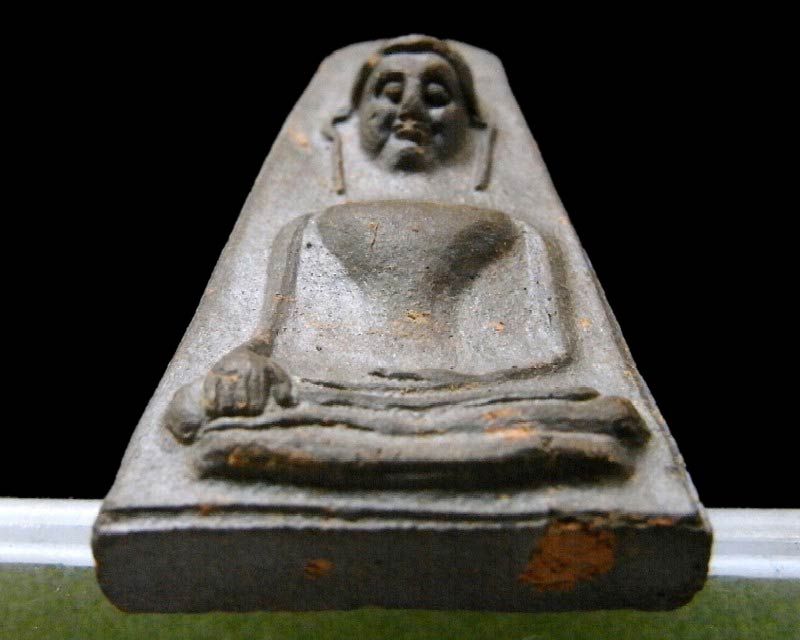 พระผงสุพรรณ ปี 18 ปลุกเสกประเทศอินเดีย เนื้อน้ำตาลเทา (นิยม) พร้อมกล่องเดิม เชิญชมทุกมุมครับ - 4