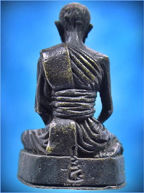 รูปหล่อรุ่นแรก เสาร์ ๕ หลวงปู่ธรรมรังษี วัดพระพุทธบาทพนมดิน จ.สุรินทร์ - 3