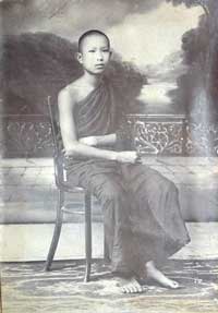 รูปถ่ายซีเปีย สมเด็จพระพุทธโฆษาจารย์ เจริญ สุขบท ตอนเป็นสามเณร วัดเทพศิริทร์ กรุงเทพ - 3