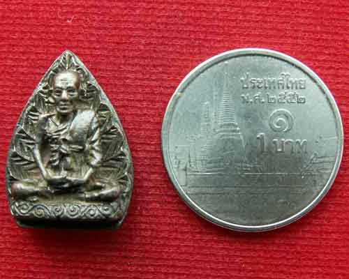 พระรูปเหมือนหลวงพ่อเอีย พ.ศ. ๒๕๑๘ ใบโพธิ์เล็ก-นวะโลหะ สวยๆ..หาดูยากจริงๆครับ - 4