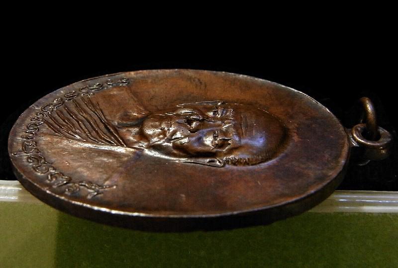 เหรียญรุ่น 2 ปี 18 พร้อมบัตรรับรอง หลวงพ่อฑูรย์ วัดโพธินิมิตร สวย คม ไม่ผ่านการใช้ กล่องเดิม - 3