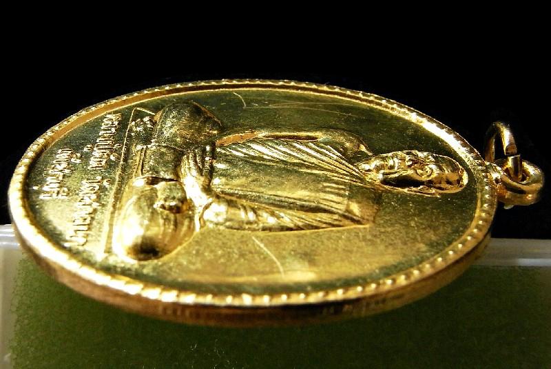 หลวงพ่อตัด วัดชายนา จารซ้าย-ขวา เหรียญฉลองอายุ ๗๕ ปี เนื้อฝาบาตร สวยกริบเชิญชมครับ - 3