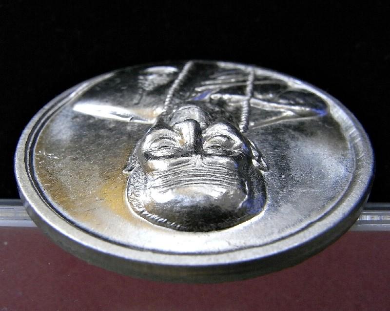 เหรียญบาตรน้ำมนต์ รุ่นแรก หลวงปู่คำบุ คุตตจิตโต วัดกุดชมภู เนื้ออัลปาก้า พร้อมกล่องเดิมจากวัดครับ - 4