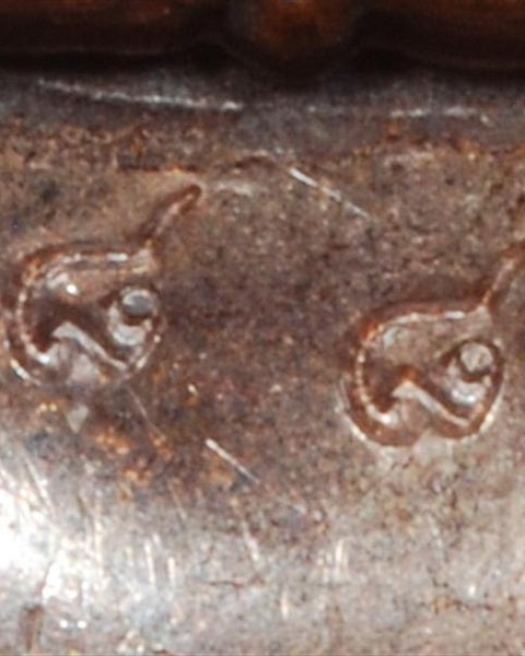 เหรียญรุ่น "อายุยืน"วัดแจ้งนอก เนื้อทองแดงรมดำ ไม่ตัดปีกหลังแบบ หมายเลข ๘๘ - 3