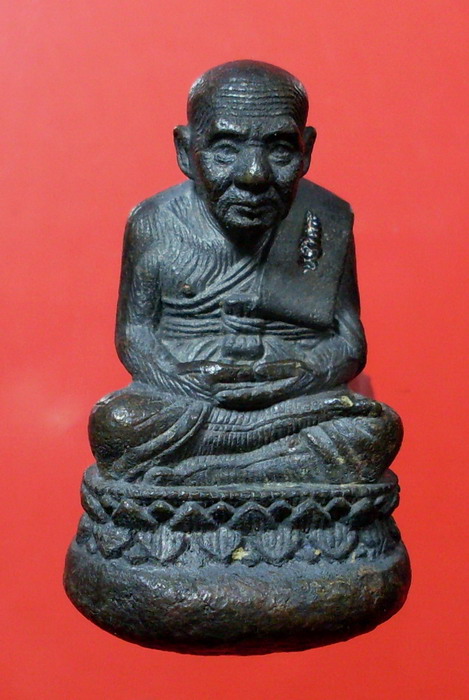 หลวงปู่ทวด เนื้อนวะโลหะ พิมพ์เบ้าทุบมหาลาภ รุ่นกฐิน วัดช้างให้ ปี 2540 - 1