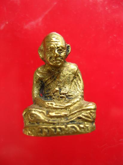 รูปเหมือนหลวงปู่ไข่ วัดบางเลน รุ่นแรก พิมพ์ฐานเตี้ย - 1