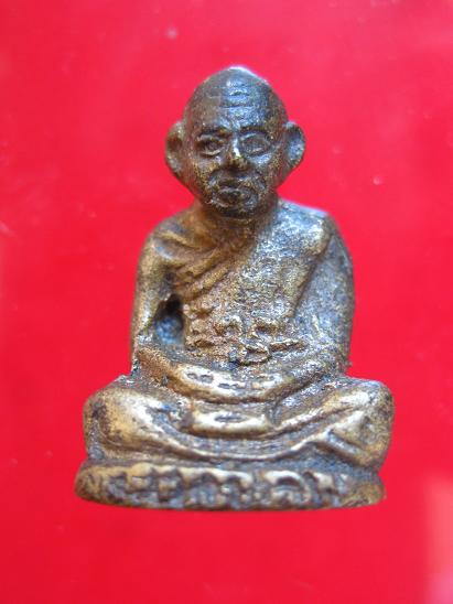 รูปเหมือนหลวงปู่ไข่ วัดบางเลน รุ่นแรก พิมพ์ฐานเตี้ย - 1