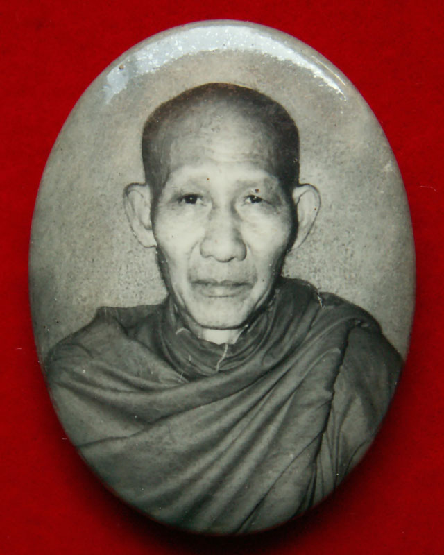 ล็อคเก็ตอมตะ*รุ่นแรก*หลวงพ่อเกษม เขมโก (หลังหุ้มเงิน) สุสานไตรลักษณ์ จ.ลำปาง - 1