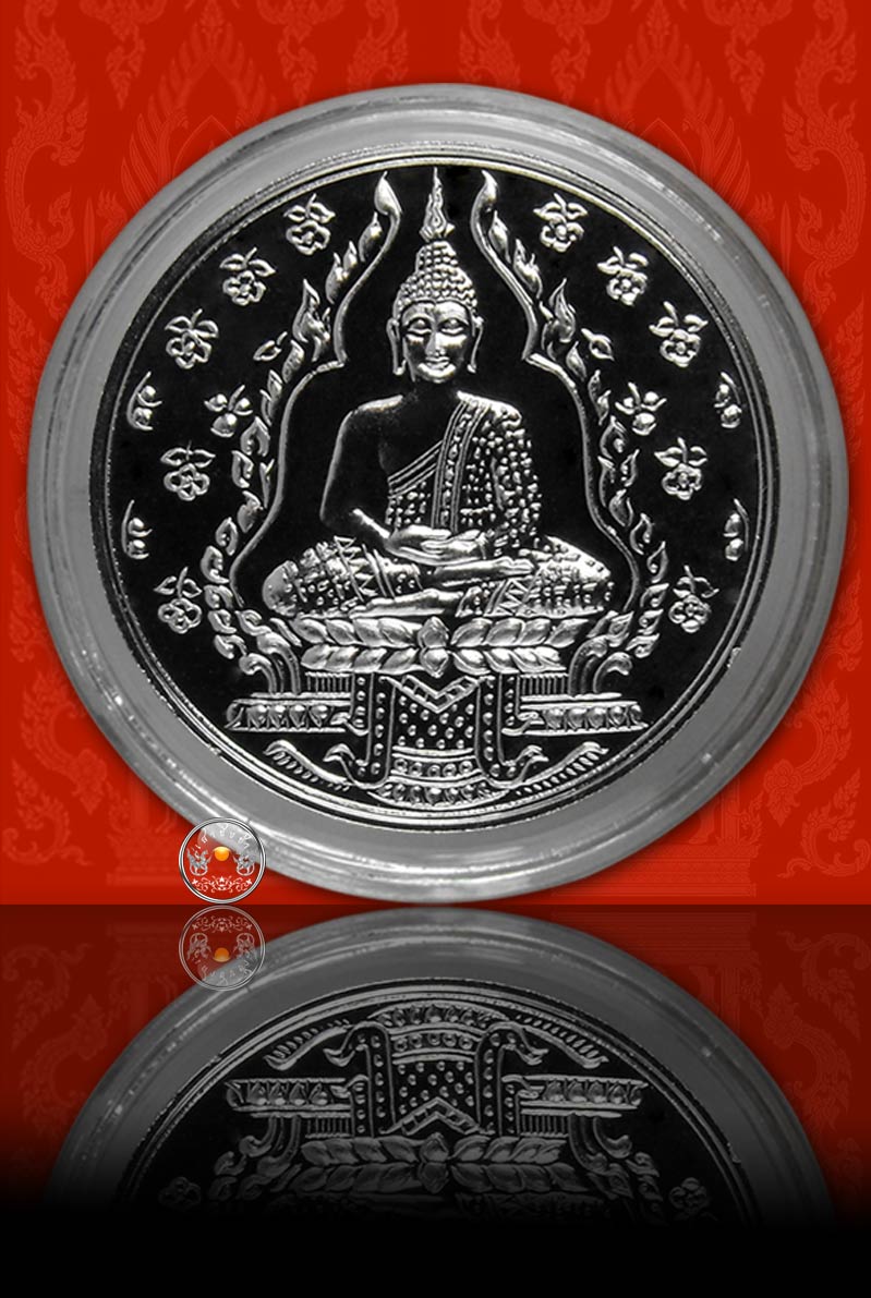 เหรียญพระแก้วมรกต "รุ่น 2" เนื้อเงิน วัดพระศรีรัตนศาสดาราม ปี พ.ศ. 2547 - 1