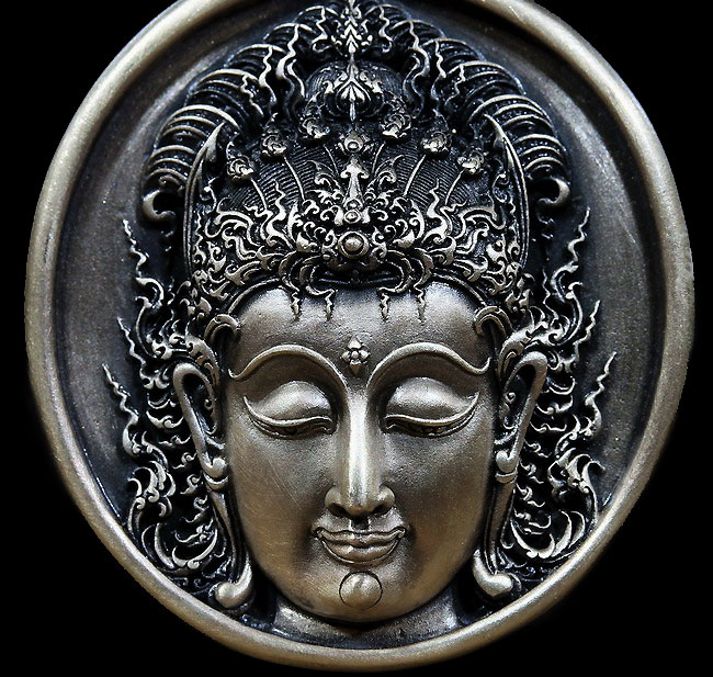 เหรียญเงินพระโพธิสัตว์ประทานความสุขปี 2556 - 5