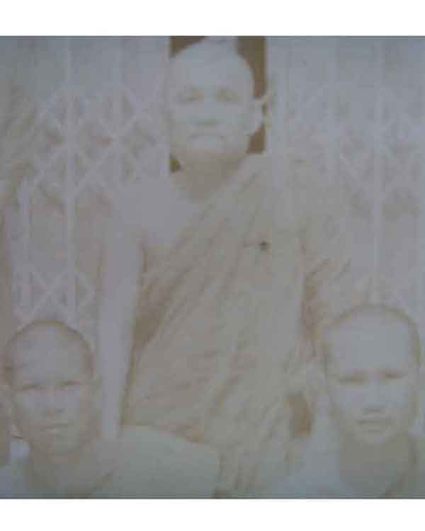 หลวงปู่ชา วัดหนองป่าพง (รูปถ่ายเก่า) - 3