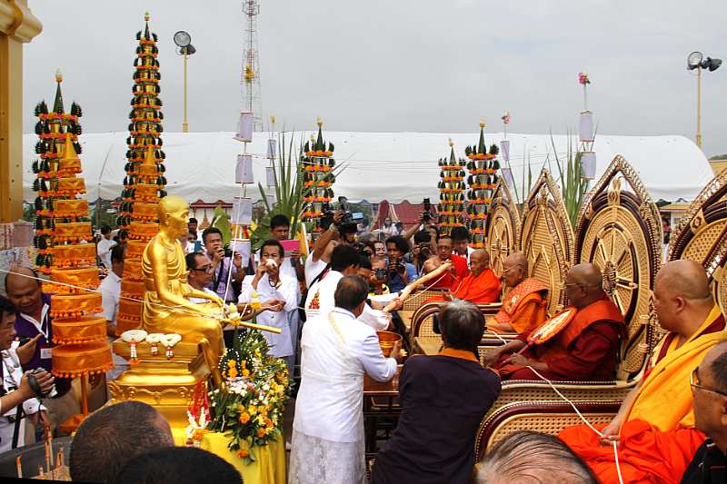 เหรียญหลวงปู่คูณ รุ่นเจริญพรสังฆาฎิ รุ่นแรก เนื้อเงิน ไม่ตัดปีกหลังยันต์ ปลุกเสก ๔ วาระ - 5