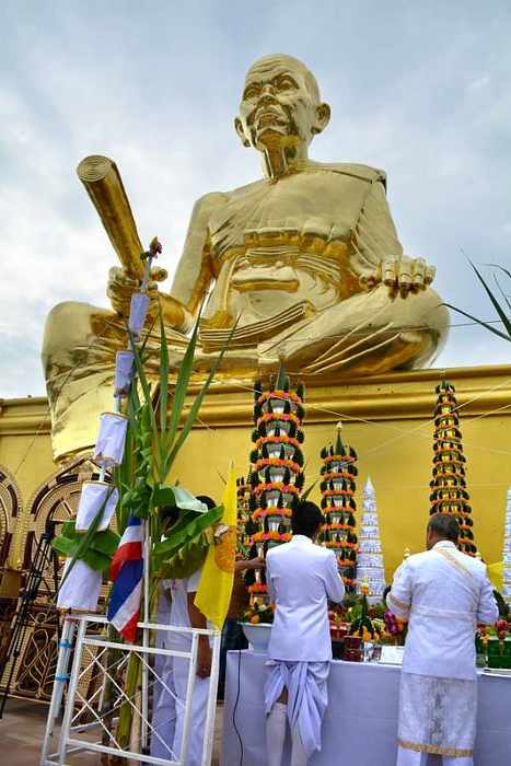 เหรียญหลวงปู่คูณ รุ่นเจริญพรบน  รุ่นแรก เนื้อเนื้อทองคำ  ปลุกเสก ๔ วาระ - 3