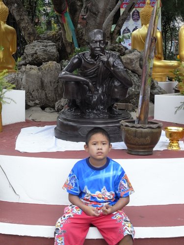 เหรียญเสมา หลวงพ่อคูณ วัดบึง รุ่นสองเทพ  ปี 2553 - 5