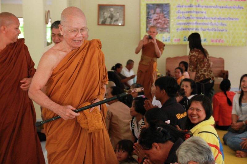 เหรียญเสมารุ่นแรก หลวงปู่สมบุญ ( หลวงปู่บุญ ) เนื้อทองแดง 3 โค๊ด (แยกจาก ชุดกรรมการ) วัดปอแดง - 5