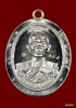 เหรียญห่วงเชื่อม หลวงพ่อคูณ รุ่นสร้างบารมี ๙๐ วัดถำ้ดาวเขาแก้ว เนื้อเงิน  ไม่ตัดปีก หลังยันต์  