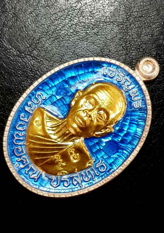 เหรียญหลวงพ่อคูณ รุ่นรุ่นเจริญพร ๘๙ เนื้อเงินลงยาฟ้า หน้าทองคำ หมายเลข ๒๑ - 3