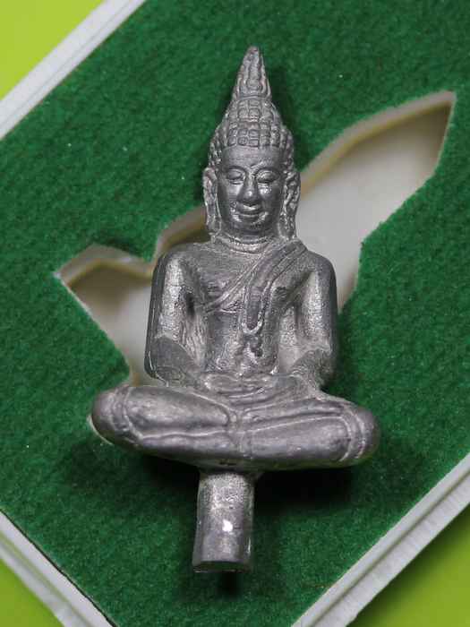 พระยอดธง หลวงพ่อคูณ  รุ่นมหาเศรษฐี  วัดหนองไผ่ล้อม  เนื้อตะกั่ว  - 1