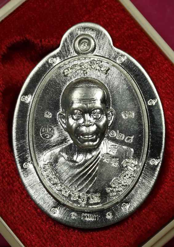 เหรียญหลวงพ่อคูณ "รุ่นอายุยืน" ๙๑    เนื้อเงิน ไม่ตัดปีก หลังแบบ - 1
