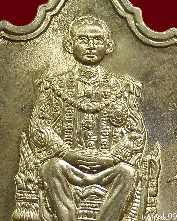 เหรียญในหลวงนั่งบัลลังก์ ฉลองครองราชย์50ปี พิมพ์นิยมพระเกศาชัด มีเม็ดตา กระบี่ยาวปลายมีปลอก (10) - 3
