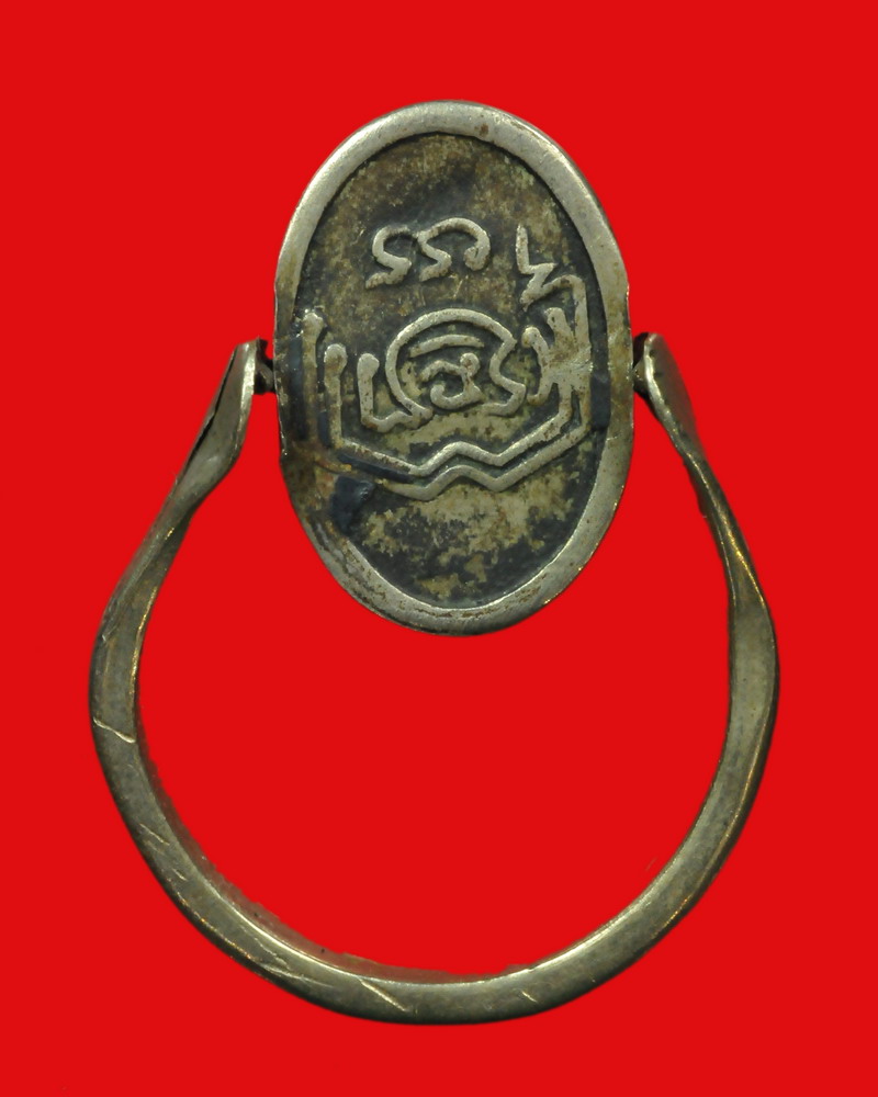 แหวนเพชรกลับ รุ่นแรก ห่มคลุม หลวงพ่ออินทร์ อินทโชโต วัดเกาะหงษ์  พศ.๒๕๐๔ - 2