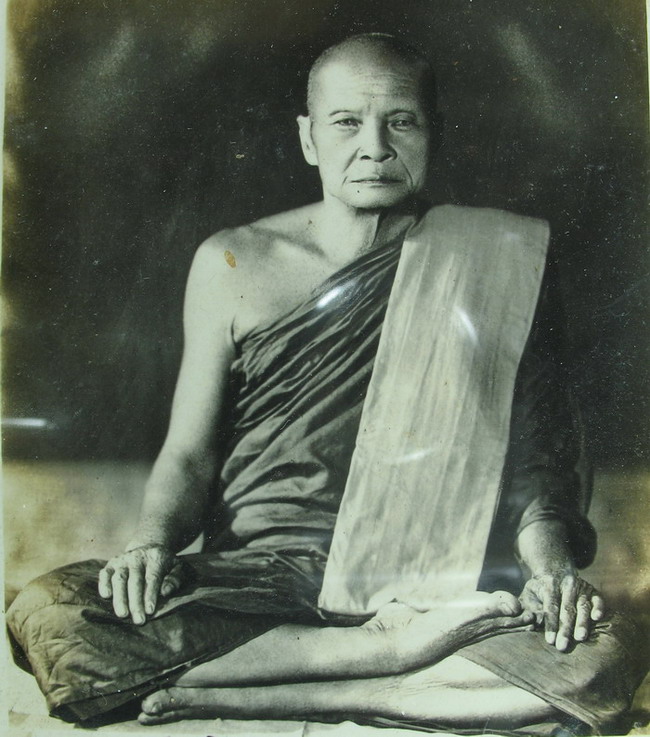 รูปหล่อชายใหญ่ เนื้อชาร์ปรถไฟ หลวงพ่ออินทร์ อินทโชโต วัดเกาะหงษ์ - 3