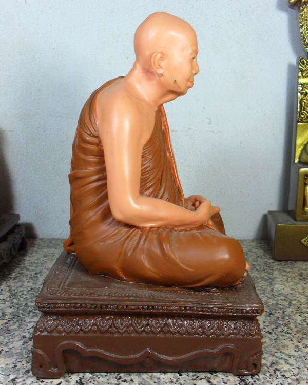 "026-พระรูปเหมือนบูชา หลวงปู่เหรียญ วรลาโภ วัดอรัญบรรพต จ.หนองคาย ปี45 เนื้อเรซิ่น ขนาด5นิ้ว" - 4