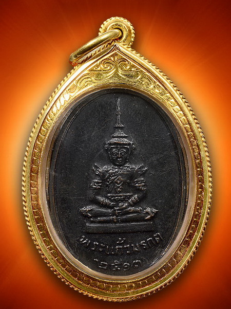 เหรียญท่านเจ้าคุณนรฯ หลังพระแก้วมรกต มาพร้อมเลี่ยมทอง สร้างน้อย หายาก - 2