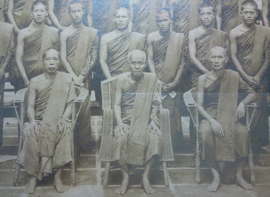 ภาพถ่ายซีเปียพระนวกะ  - 2