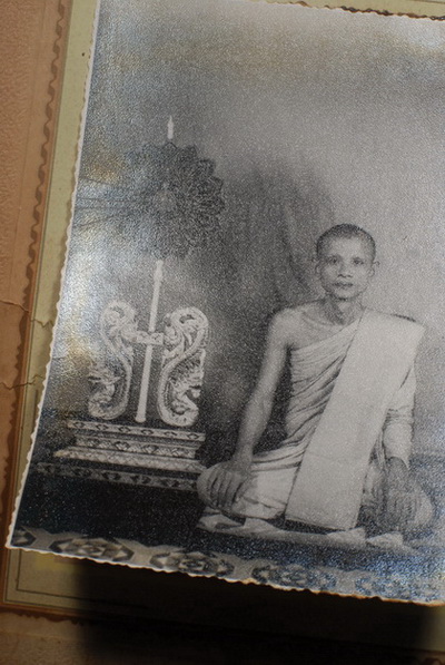รูปถ่ายข้างพัดยศ พระครูเมธีธรรมโฆสิต (พระมหาจอม) - 4