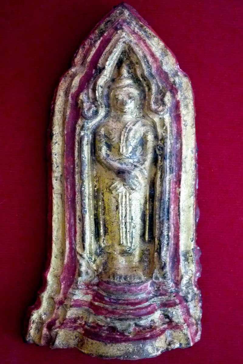 พระโคนสมอเนื้อดินพิมพ์ปางถวายเนตร กรุวังหน้า กรุงเทพมหานคร - 3