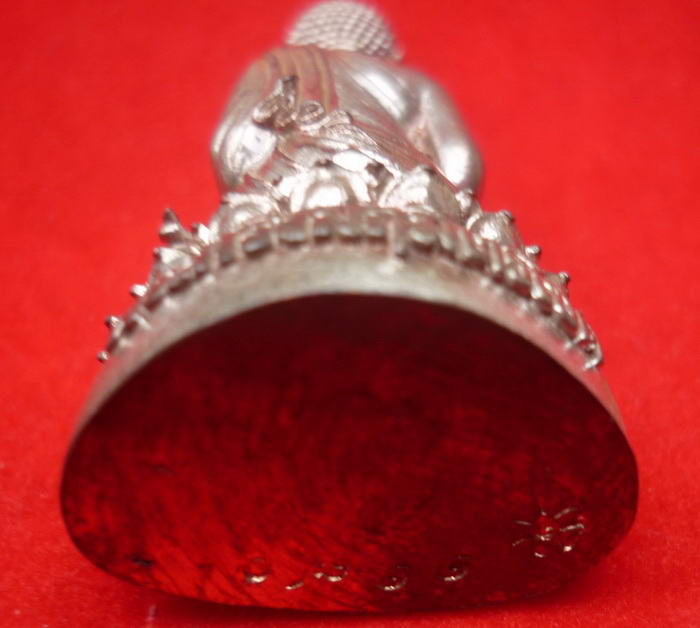 พระกริ่งนฤมิตรโชค เนื้อนวโลหะพิเศษแก่เงิน วัดอัมพวัน จ.สิงห์บุรี ปี ๒๕๕๔ - 4