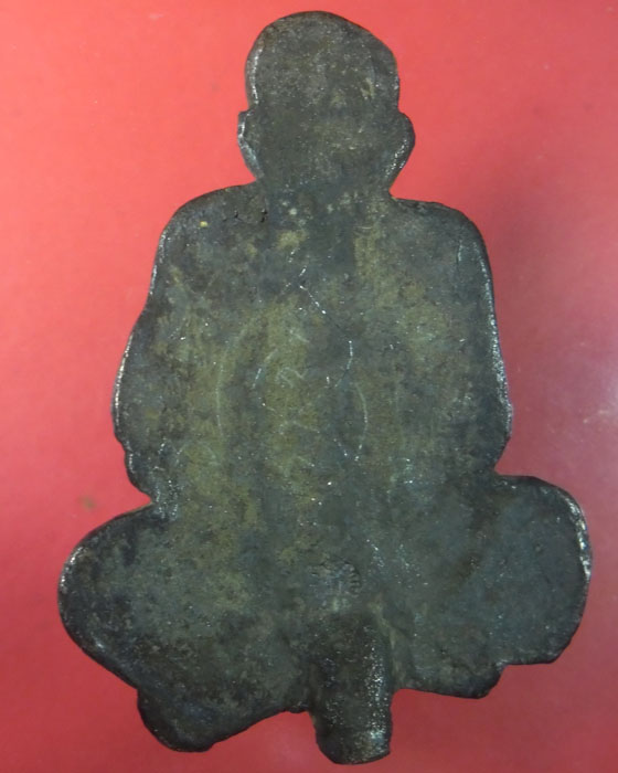 รูปหล่อครึ่งซีกติดบาตรน้ำมนต์ หลวงปู่หมุน รุ่นเสาร์ ๕ บูชาครู เนื้อนวโลหะตอกโค๊ด มีบัตร ปี๔๓(๕) - 2