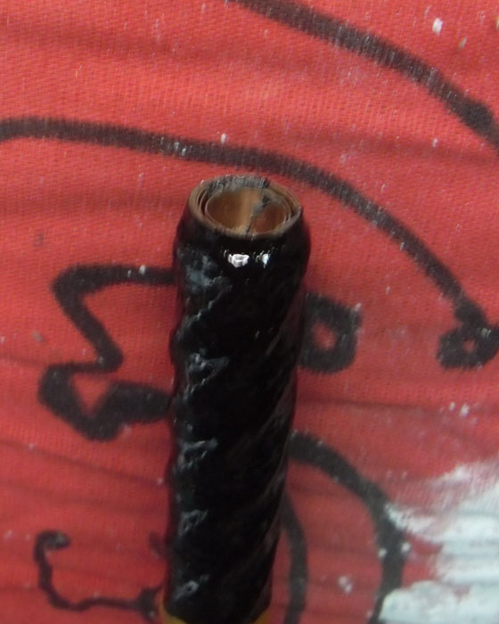 ตะกรุด หลวงปู่พา วัดบัวระรมย์ รุ่นจักรพรรดิ์ ม้วนถักเชือกคลุกผงวิเศษลงรักปิดทอง โค๊ด เลข ๙๔๐ ปี๕๖(๑) - 4