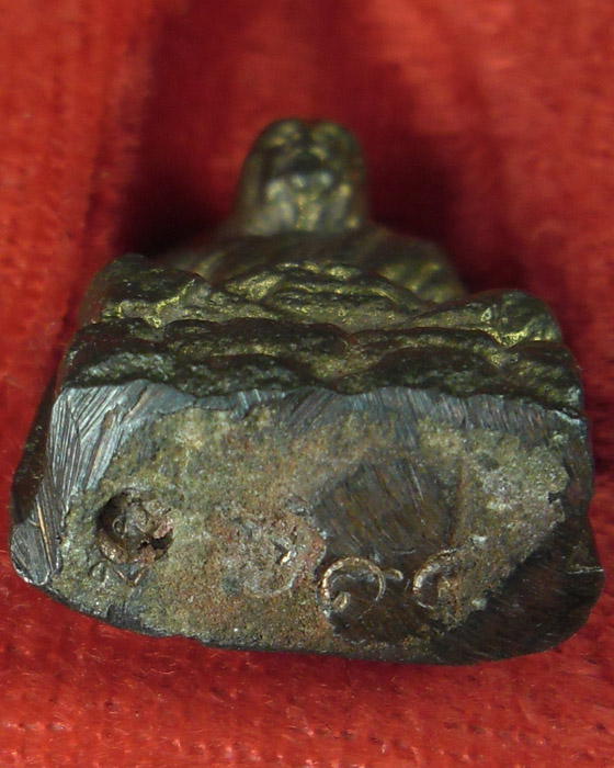 หล่อรูปเหมือนหลังเตารีด หลวงปู่หมุน วัดบ้านจาน รุ่นเจริญลาภเนื้อนวโลหะแก่ทองตอกโค้ด เลข๖๑๔มีบัตรปี๔๒ - 3