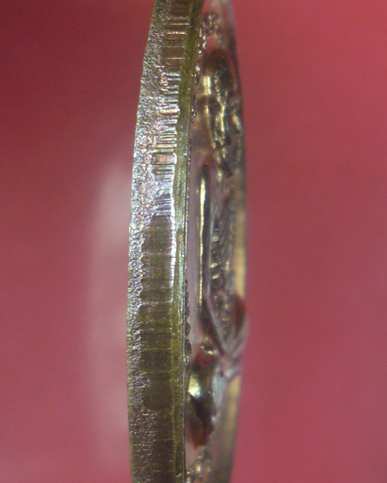 เหรียญมนต์พระกาฬ หลวงปู่หมุน ฐิตสีโล รุ่นแรกวัดบ้านจาน เนื้อทองแดง ตอกโค้ด  ปี ๒๕๔๓(๙) - 3