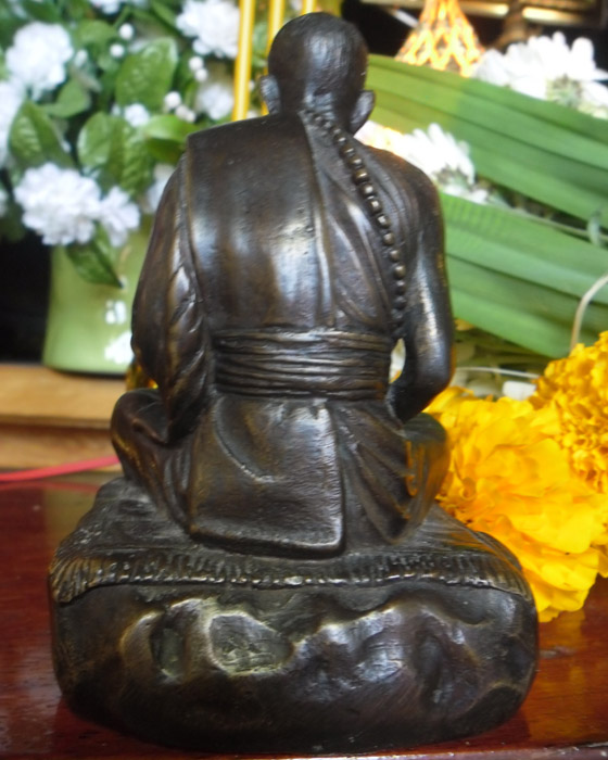 พระบูชา หลวงปู่หมุน วัดบ้านจาน รุ่นเสาร์๕บูชาครูขนาด๓นิ้วใต้ฐานอุดจีวรเกศาชานหมากผงพุทคุณเลข๘๔๓ ปี๔๓ - 2