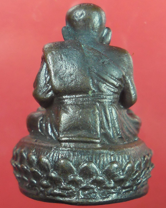 พระหลวงปู่ทวดพิมพ์บัวรอบ หลวงปู่หมุน วัดบ้านจาน รุ่นพระเจ้า ๕ พระองค์ เนื้อนวโลหะ พร้อมบัตร ปี๔๔(๑) - 2