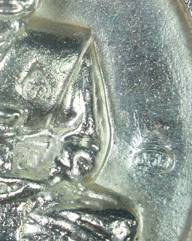 เหรียญหล่อโบราณ หลวงปู่พา วัดบัวระรมย์ รุ่นมหาลาภรวยทันใจ เนื้อเงิน ตอกสองโค้ดและตอกเลข ๗๓ ปี ๕๗(๑๐) - 3