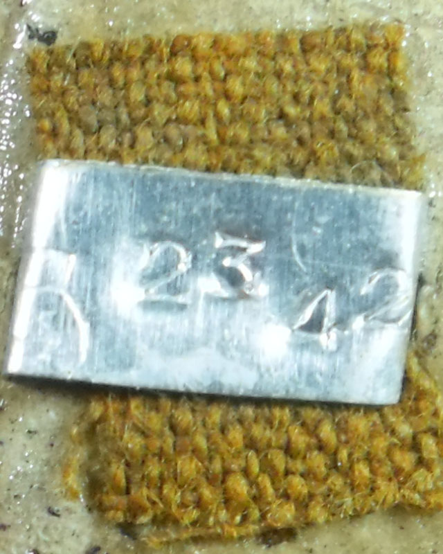 ล็อกเก็ตรูปไข่หลังฝังตะกรุด หลวงปู่หมุน วัดบ้านจาน รุ่นเสาร์ ๕ บูชาครู เลข๒๓๔๑ มีกล่องมีบัตร ปี๔๓(๖) - 3