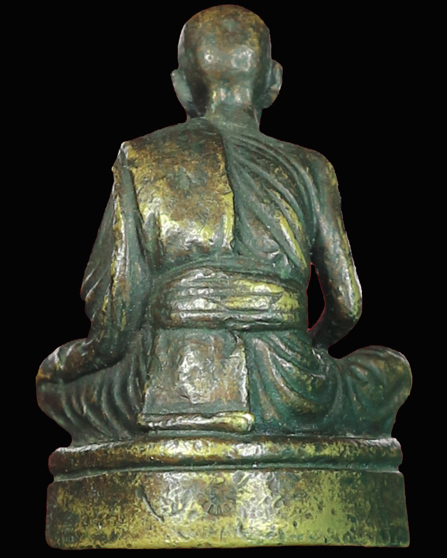 รูปเหมือน หลวงปู่หมุน รุ่นมหาสมปรารถนา เนื้อทองเหลือง ฐานนิ้วครึ่ง ตอกสามโค๊ต ใต้ฐานติดจีวร ปี 43(7) - 2