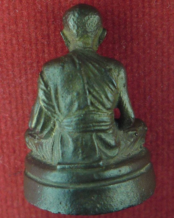 รูปหล่อลอยองค์ หลวงปู่หมุน  รุ่นมหาสมปรารถนา เนื้อนวโลหะ มีโค๊ตและเลข ๑๓๓ พิมพ์เล็กปี ๒๕๔๓(๑) - 2