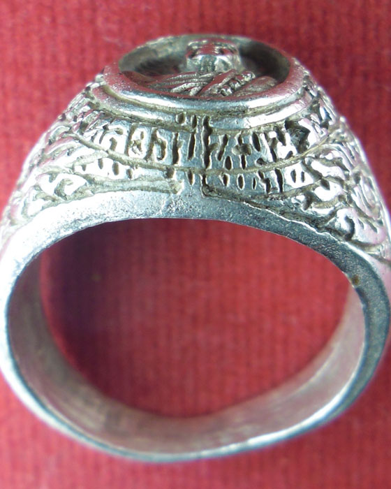 แหวนรูปหลวงปู่หมุน ฐิตสีโล หลวงปู่หมุน ฐิตสีโล รุ่น เสาร์ ๕ มหาเศรษฐี เนื้อเงิน ปี ๒๕๔๕(๑) - 2