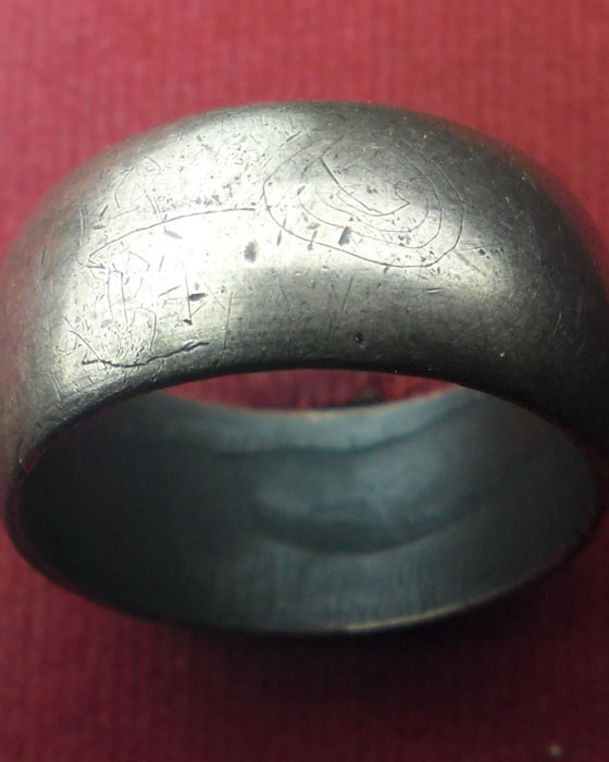 แหวนปลอกมีด หลวงปู่หมุน รุ่นเจริญลาภ เนื้อนวโลหะ ไม่มีโค๊ตและหมายเลข แต่หลวงปู่จารและแจกเอง ปี๔๒(๑)  - 2