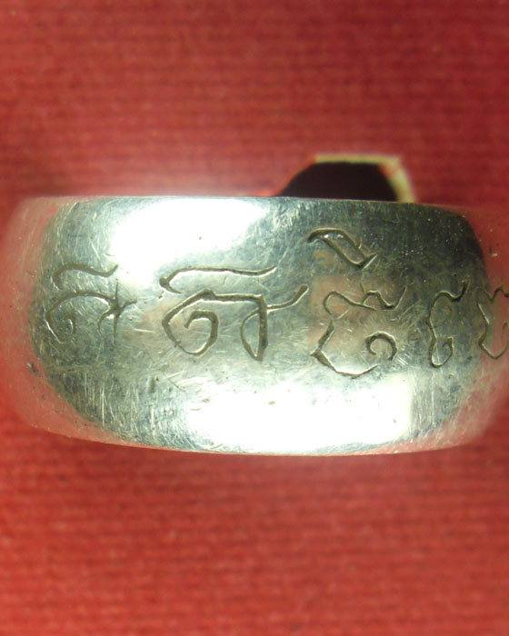 แหวนปลอกมีดนิ้วเพชรพระอิศวร หลวงปู่หมุน รุ่นเสาว์ห้าบูชาครู เนื้อเงิน ตอกโค๊ตและเลข ๕๔๐ปี๒๕๔๓(๑) - 2