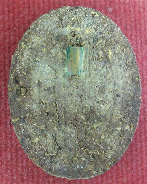 พระผงรูปเหมือนหลังยันต์เศรษฐี หลวงปู่หมุน รุ่นเสาร์๕เนื้อชากหมาก ติดทองคำเปลวฝั่งตะกรุตสองดอกปี๔๓(๔) - 2